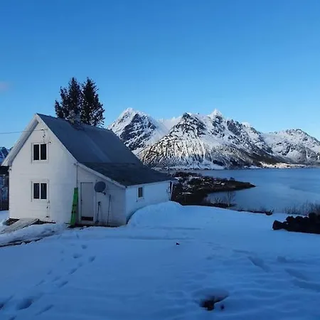 Vestpollen Lodge Holiday home *